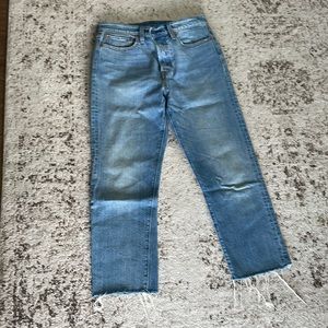Cropped Levi’s. Size 30. Freyed hem